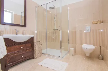 3-Bedroom Villa with Pool & Outdoor Kitchen in Gostinjac