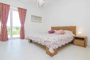 3-Bedroom Villa with Pool & Outdoor Kitchen in Gostinjac