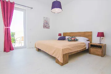 3-Bedroom Villa with Pool & Outdoor Kitchen in Gostinjac