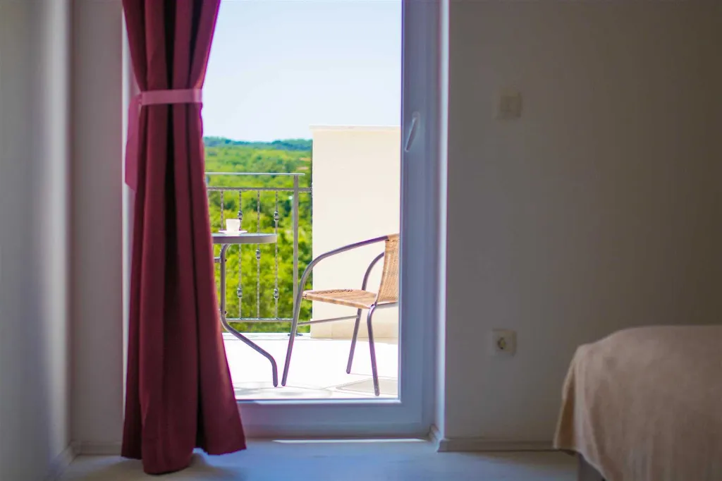 3-Bedroom Villa with Pool & Outdoor Kitchen in Gostinjac