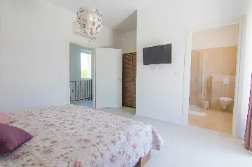 3-Bedroom Villa with Pool & Outdoor Kitchen in Gostinjac