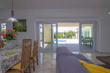 3-Bedroom Villa with Pool & Outdoor Kitchen in Gostinjac