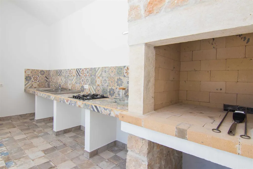 3-Bedroom Villa with Pool & Outdoor Kitchen in Gostinjac
