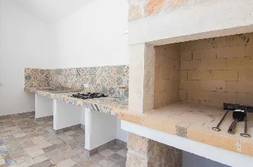 3-Bedroom Villa with Pool & Outdoor Kitchen in Gostinjac