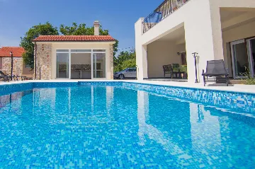 3-Bedroom Villa with Pool & Outdoor Kitchen in Gostinjac