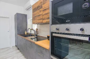 3-Bedroom Villa with Pool & Outdoor Kitchen in Gostinjac