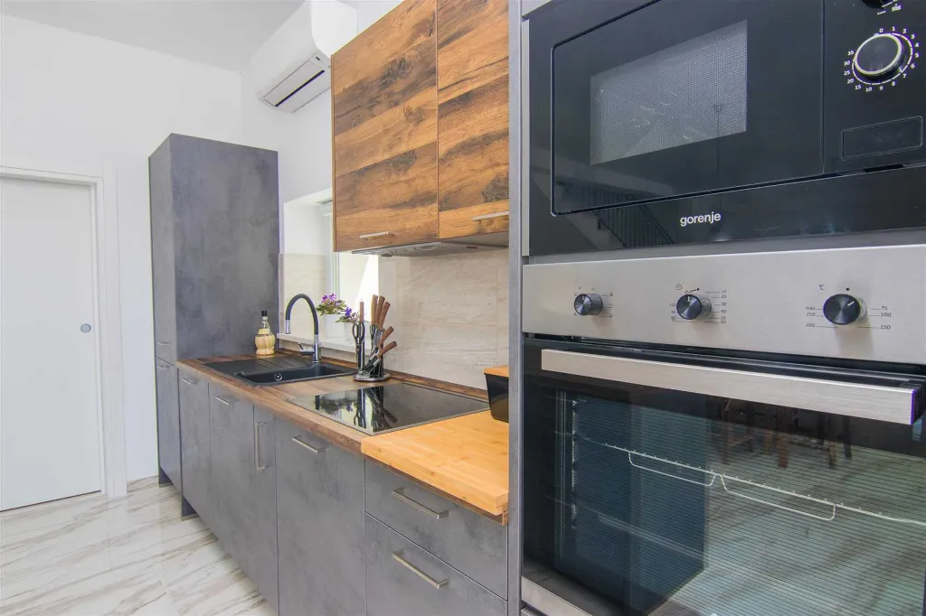 3-Bedroom Villa with Pool & Outdoor Kitchen in Gostinjac