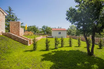 3-Bedroom Villa with Pool & Outdoor Kitchen in Gostinjac