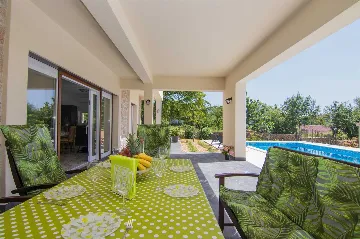 3-Bedroom Villa with Pool & Outdoor Kitchen in Gostinjac