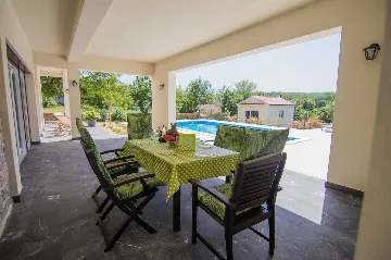 3-Bedroom Villa with Pool & Outdoor Kitchen in Gostinjac