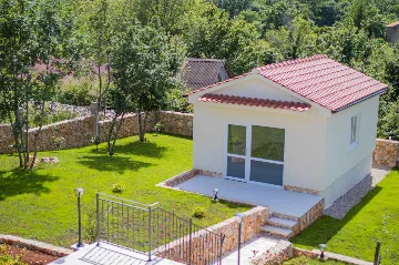 3-Bedroom Villa with Pool & Outdoor Kitchen in Gostinjac