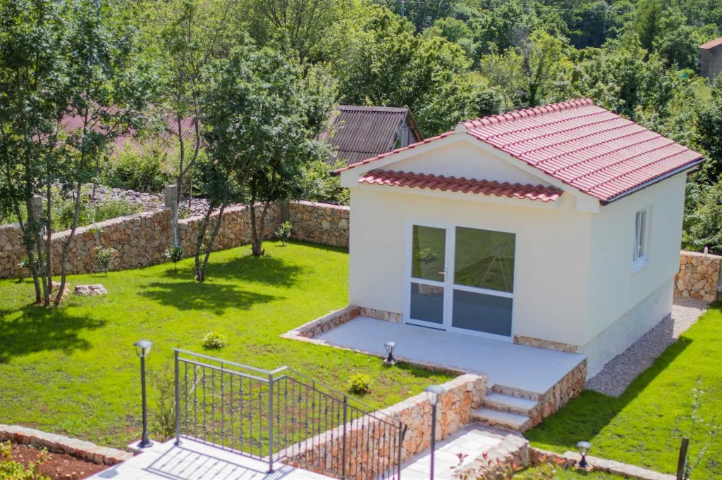 3-Bedroom Villa with Pool & Outdoor Kitchen in Gostinjac