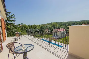 3-Bedroom Villa with Pool & Outdoor Kitchen in Gostinjac