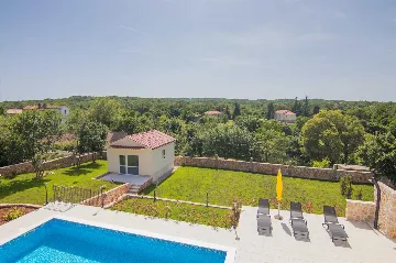 3-Bedroom Villa with Pool & Outdoor Kitchen in Gostinjac