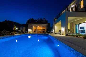 3-Bedroom Villa with Pool & Outdoor Kitchen in Gostinjac