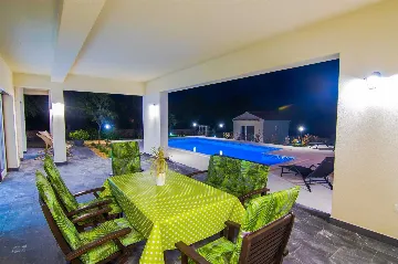3-Bedroom Villa with Pool & Outdoor Kitchen in Gostinjac