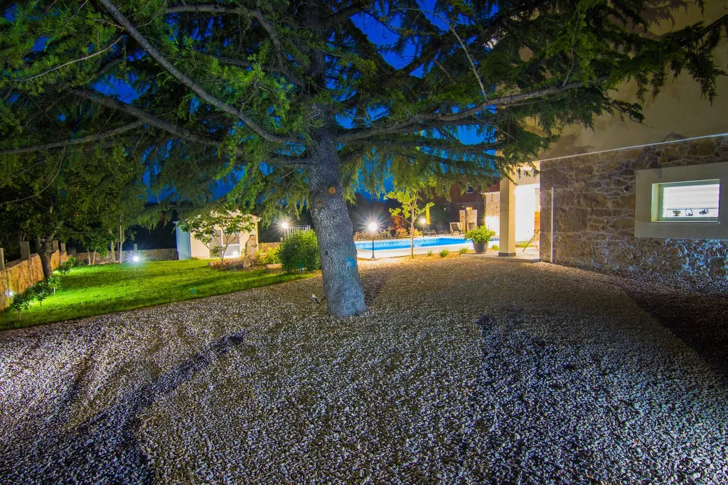3-Bedroom Villa with Pool & Outdoor Kitchen in Gostinjac