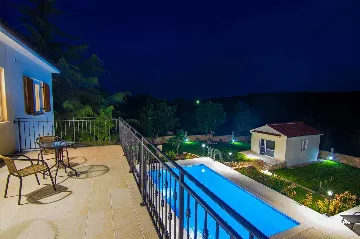 3-Bedroom Villa with Pool & Outdoor Kitchen in Gostinjac
