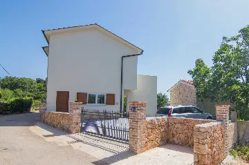 3-Bedroom Villa with Pool & Outdoor Kitchen in Gostinjac