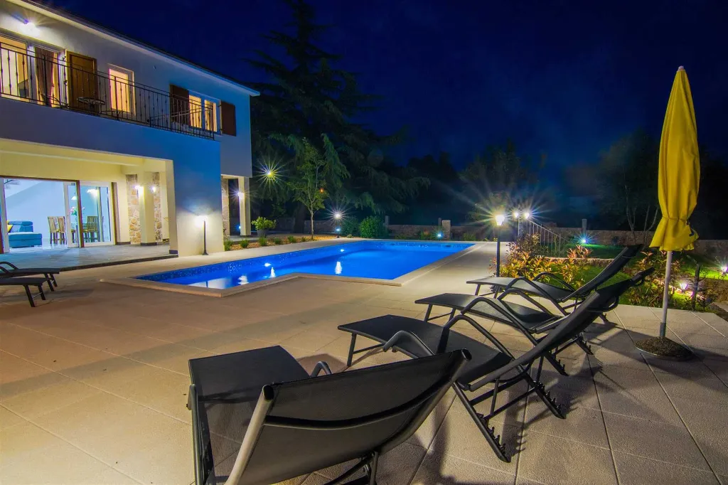 3-Bedroom Villa with Pool & Outdoor Kitchen in Gostinjac