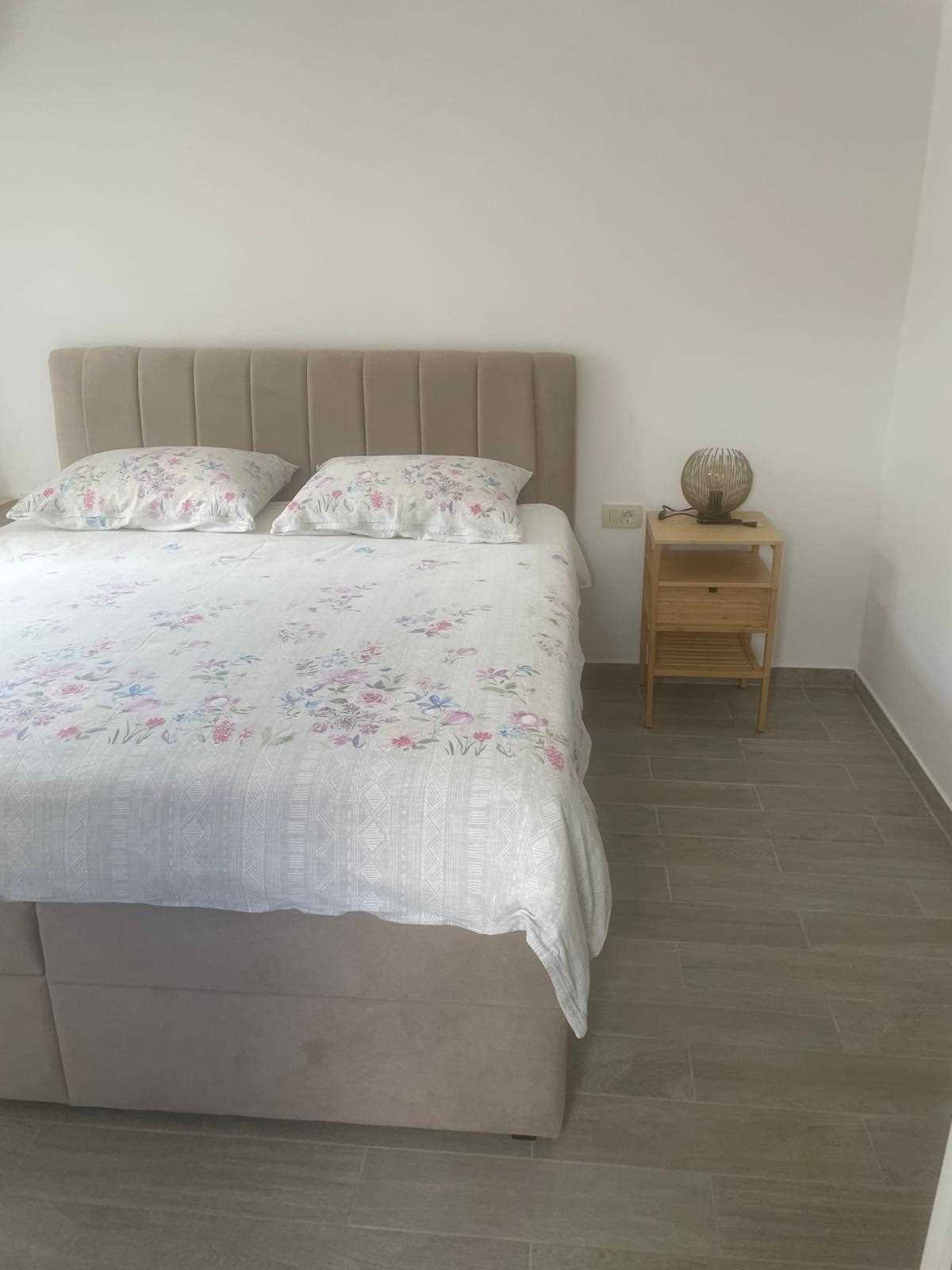 Villa Cedar z velikim bazenom, letno kuhinjo in dodatno hiško
