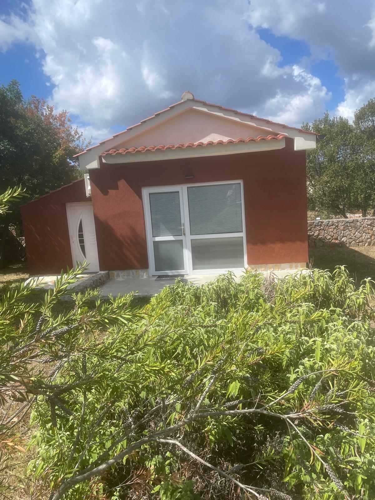 Villa Cedar z velikim bazenom, letno kuhinjo in dodatno hiško