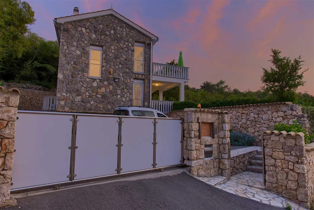 Villa with Heated Pool and Sea Views in Klimno