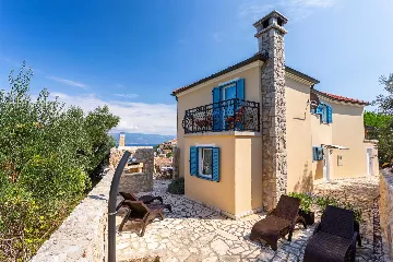 4-Bedroom Villa with Heated Pool in Vrbnik (Krk)