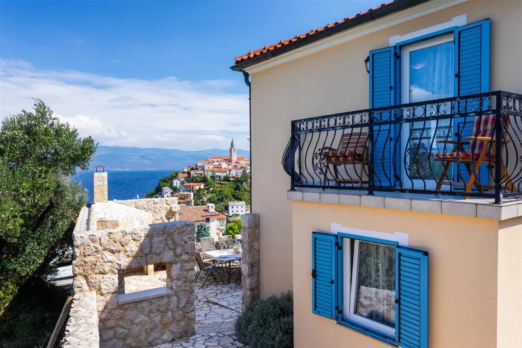 4-Bedroom Villa with Heated Pool in Vrbnik (Krk)