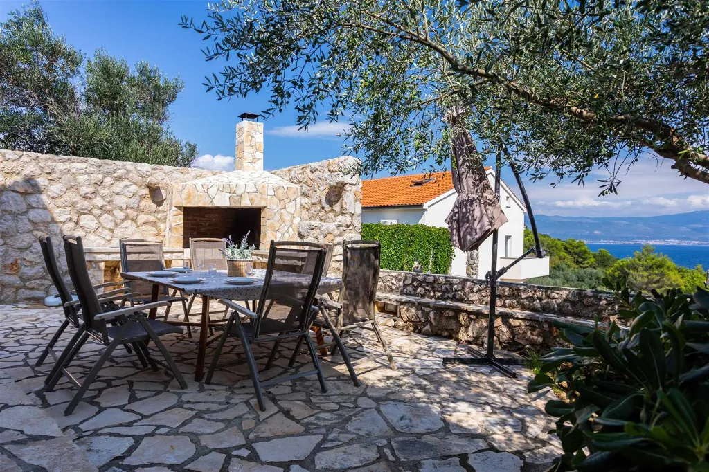 4-Bedroom Villa with Heated Pool in Vrbnik (Krk)