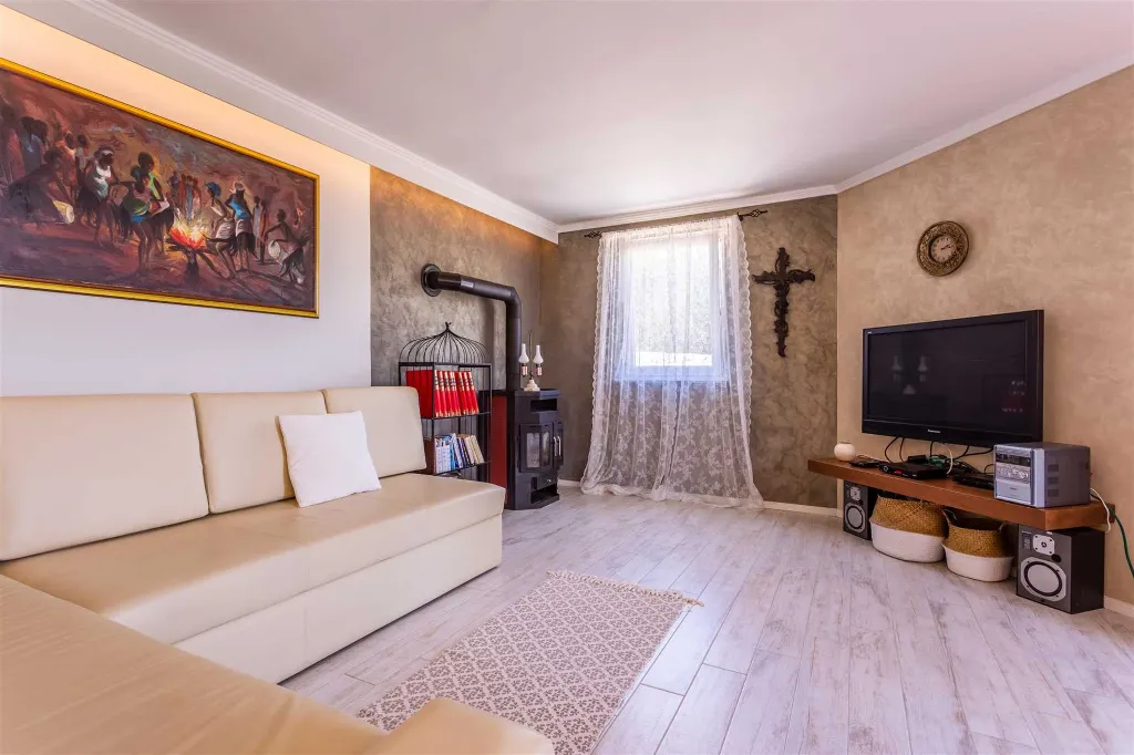 4-Bedroom Villa with Heated Pool in Vrbnik (Krk)