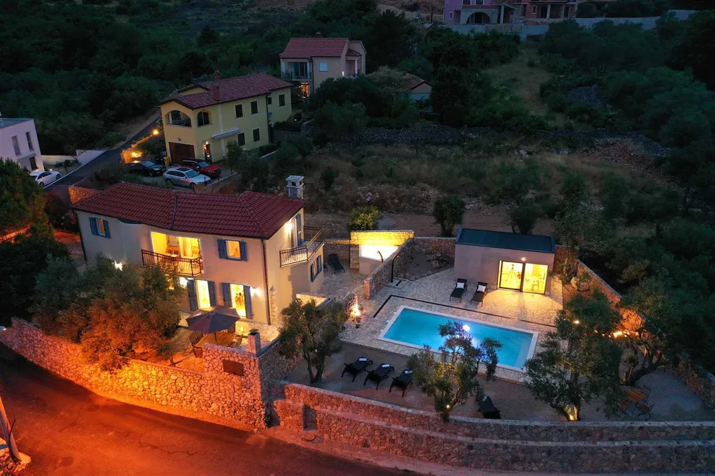 4-Bedroom Villa with Heated Pool in Vrbnik (Krk)