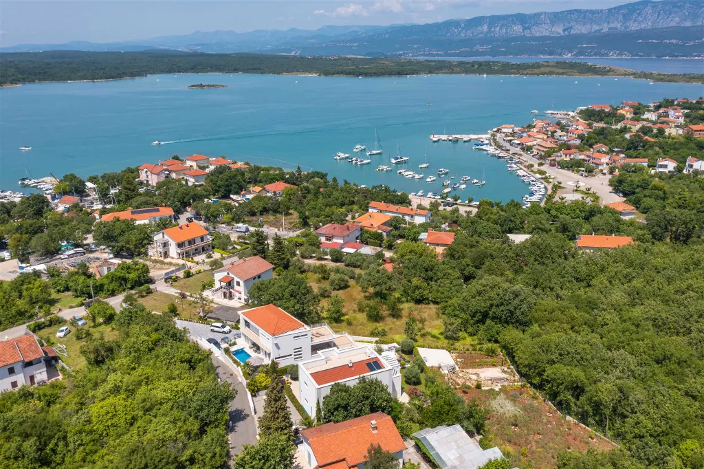 Heated Pool Villa for 8 Guests in Klimno