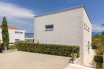 Heated Pool Villa for 8 Guests in Klimno