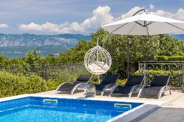 Heated Pool Villa for 8 Guests in Klimno