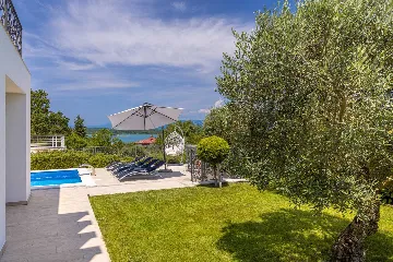 Heated Pool Villa for 8 Guests in Klimno