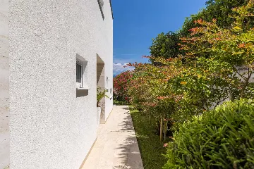 Heated Pool Villa for 8 Guests in Klimno