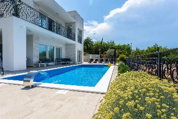 Heated Pool Villa for 8 Guests in Klimno