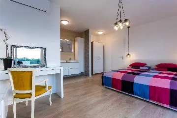 Heated Pool Villa for 8 Guests in Klimno