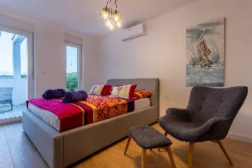 Heated Pool Villa for 8 Guests in Klimno