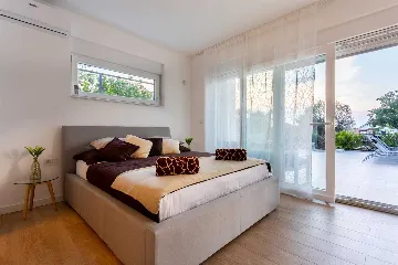 Heated Pool Villa for 8 Guests in Klimno