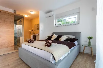 Heated Pool Villa for 8 Guests in Klimno