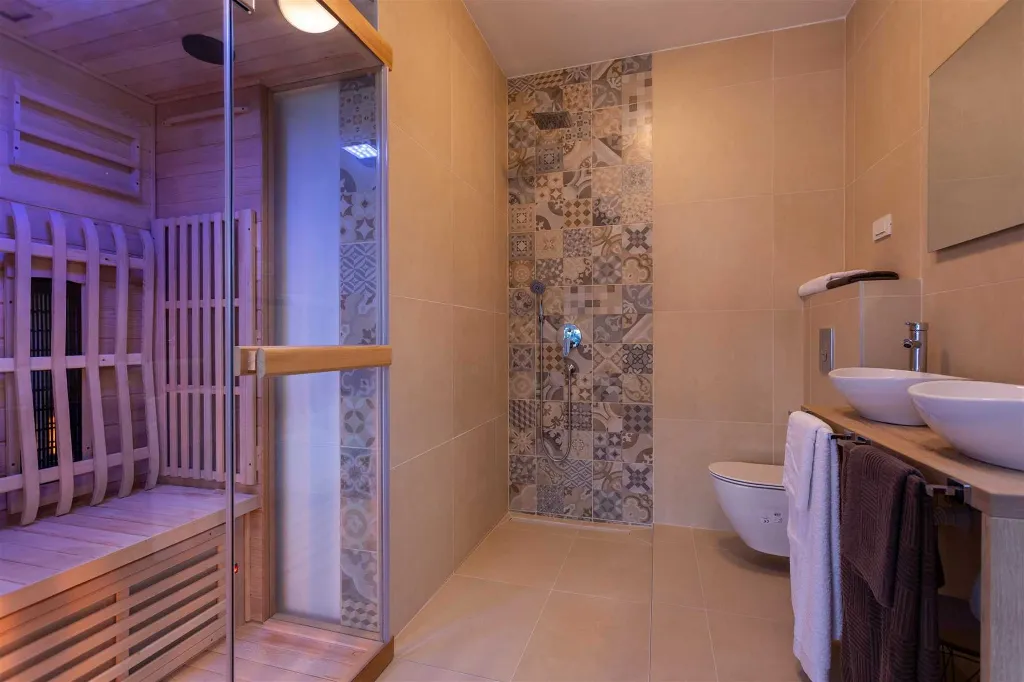Heated Pool Villa for 8 Guests in Klimno