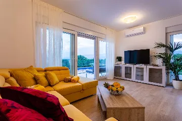 Heated Pool Villa for 8 Guests in Klimno