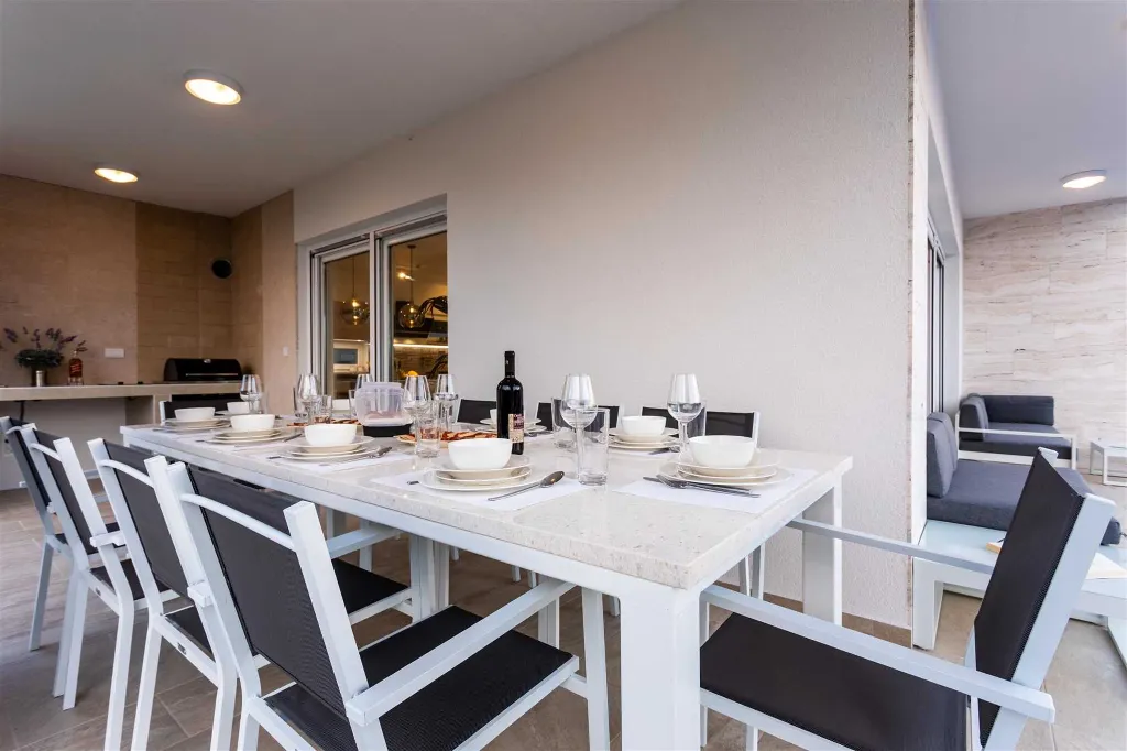 Heated Pool Villa for 8 Guests in Klimno