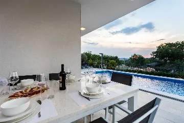 Heated Pool Villa for 8 Guests in Klimno