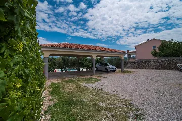 Sea-View Apartment for 7 in Sužan (Krk)