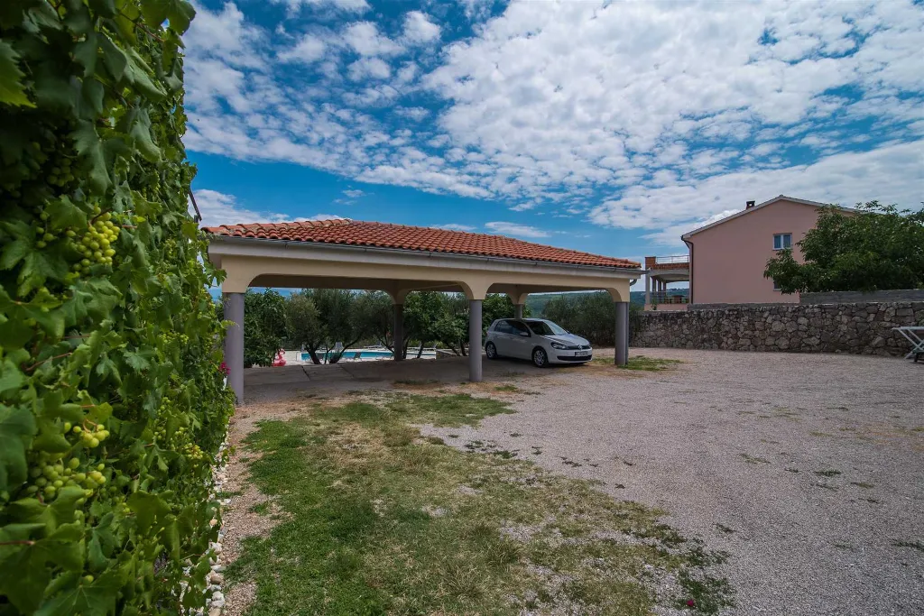 Sea-View Apartment for 7 in Sužan (Krk)