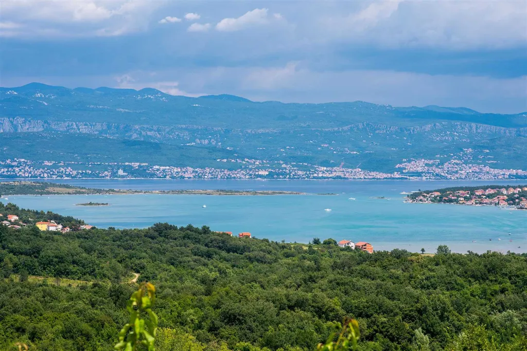 Sea-View Apartment for 7 in Sužan (Krk)
