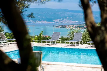 Sea-View Apartment for 7 in Sužan (Krk)